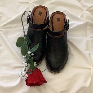 Black mules with buckle